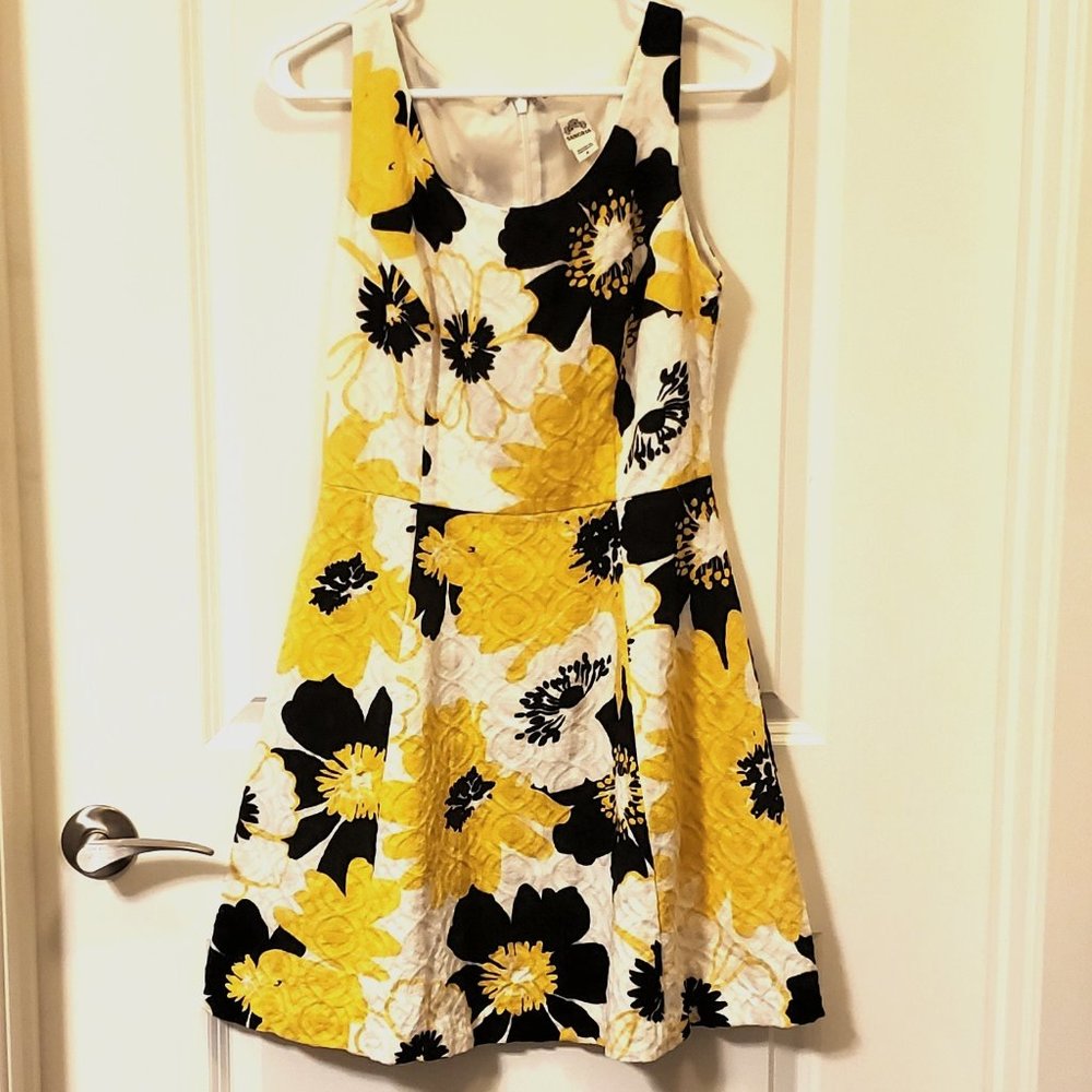 Sangria Black White and Yellow Floral Knee Length Dress Size 4